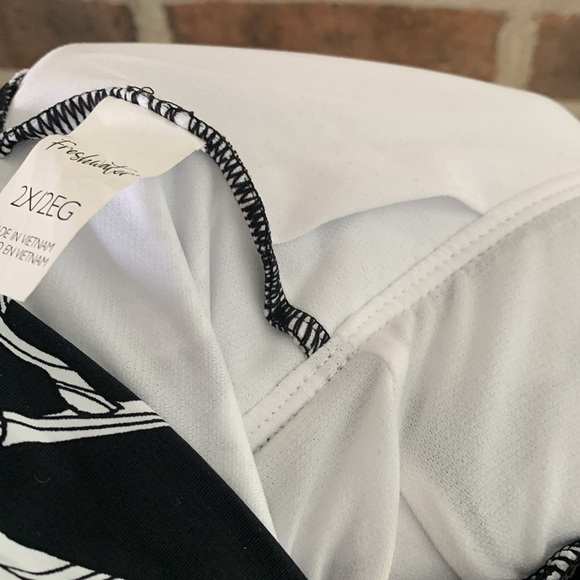 NWT Women’s Plus Size FRESHWATER One Piece Swimsuit, Black/White, 2X (20-22) - Picture 10 of 10